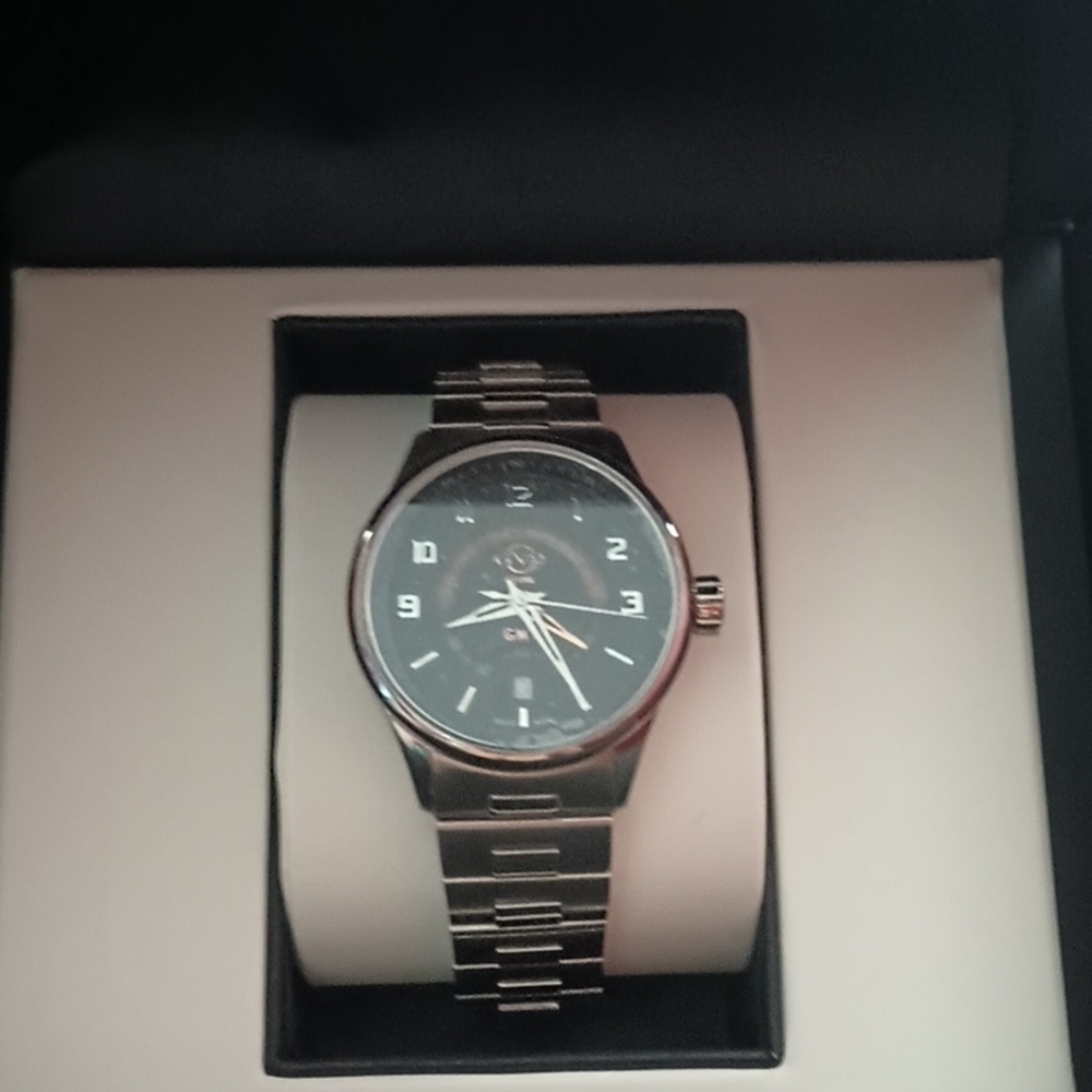 EVRI Silver and Black Men's Watch
